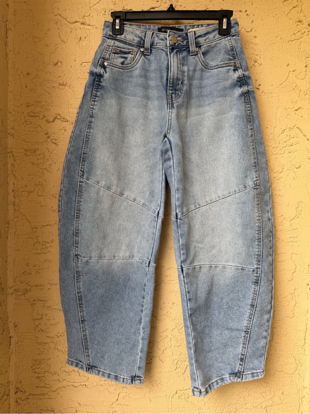 BCBGeneration Barrel Leg Jeans 0/24 Light Blue - Picture 2 of 12